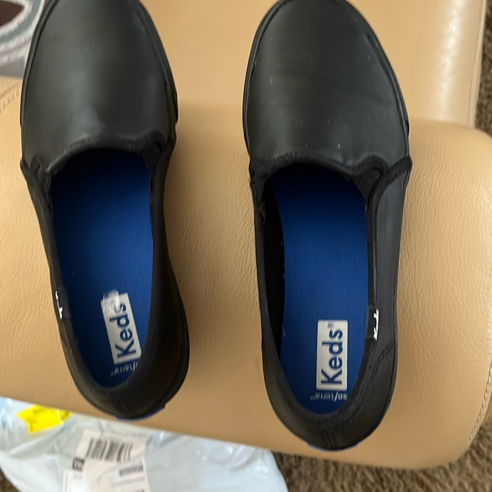 Woman’s KEDS black leather sneakers